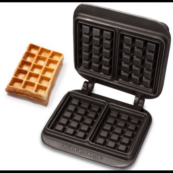 BRUSSELS WAFFLE BAKING PLATES 32 40715